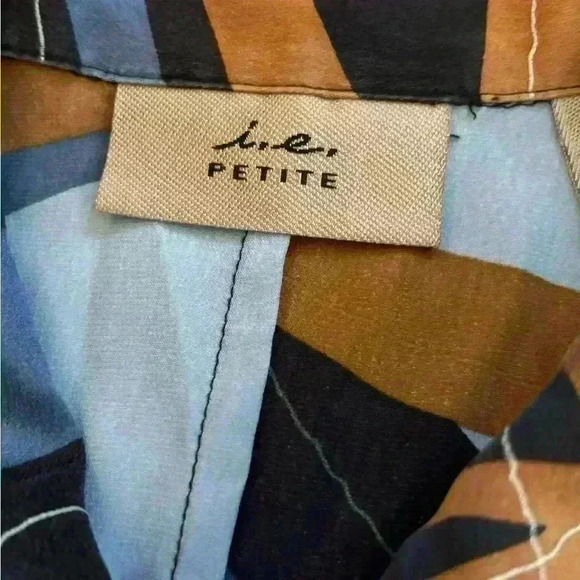 is silk top - Picture 5 of 8